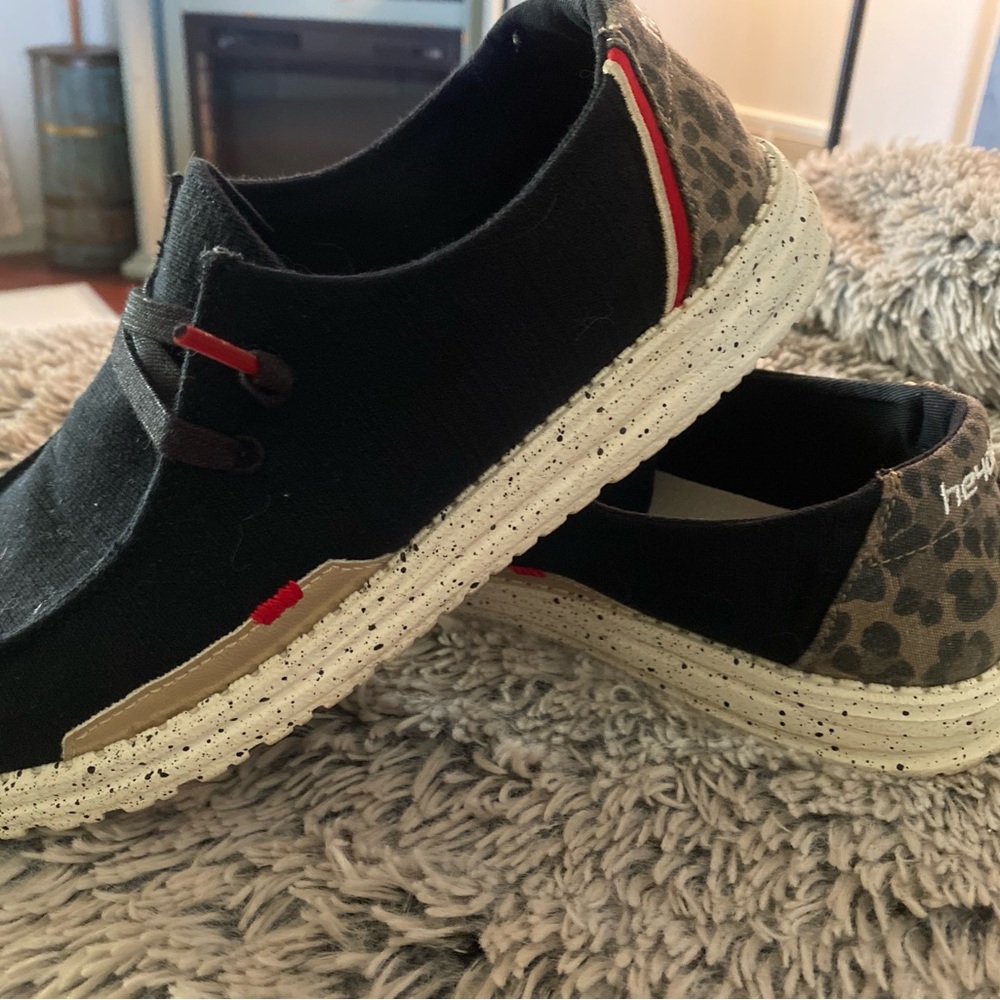 Women Size 8 Hey Dudes